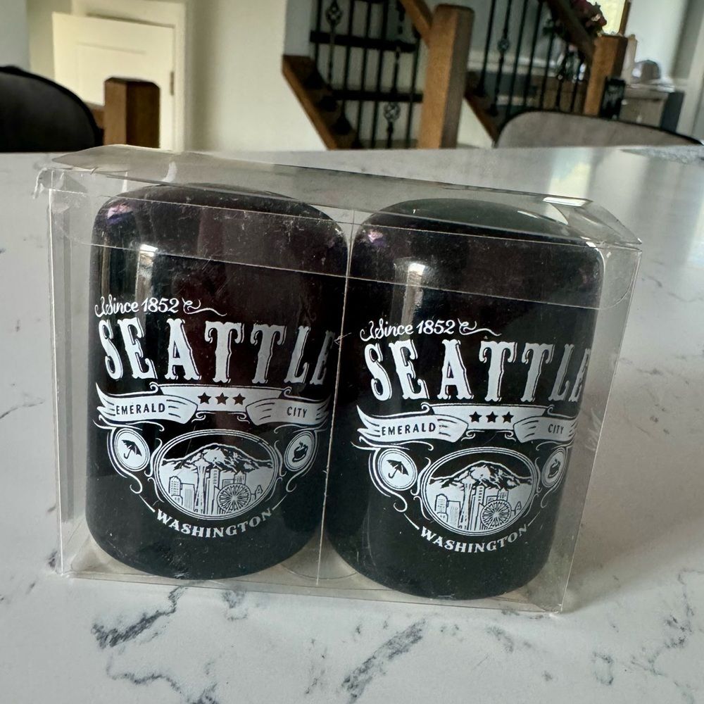Seattle souvenir salt and pepper sharkers set